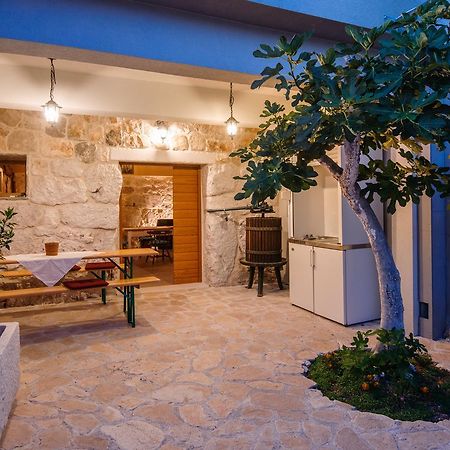 Villa Sv. Vid Севид Экстерьер фото